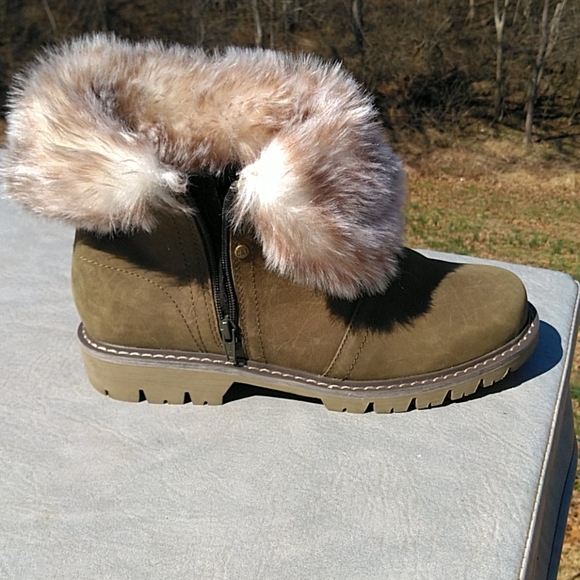 Caterpillar Shoes - RARE Caterpiller fur lined size 8.5 greenish-brown